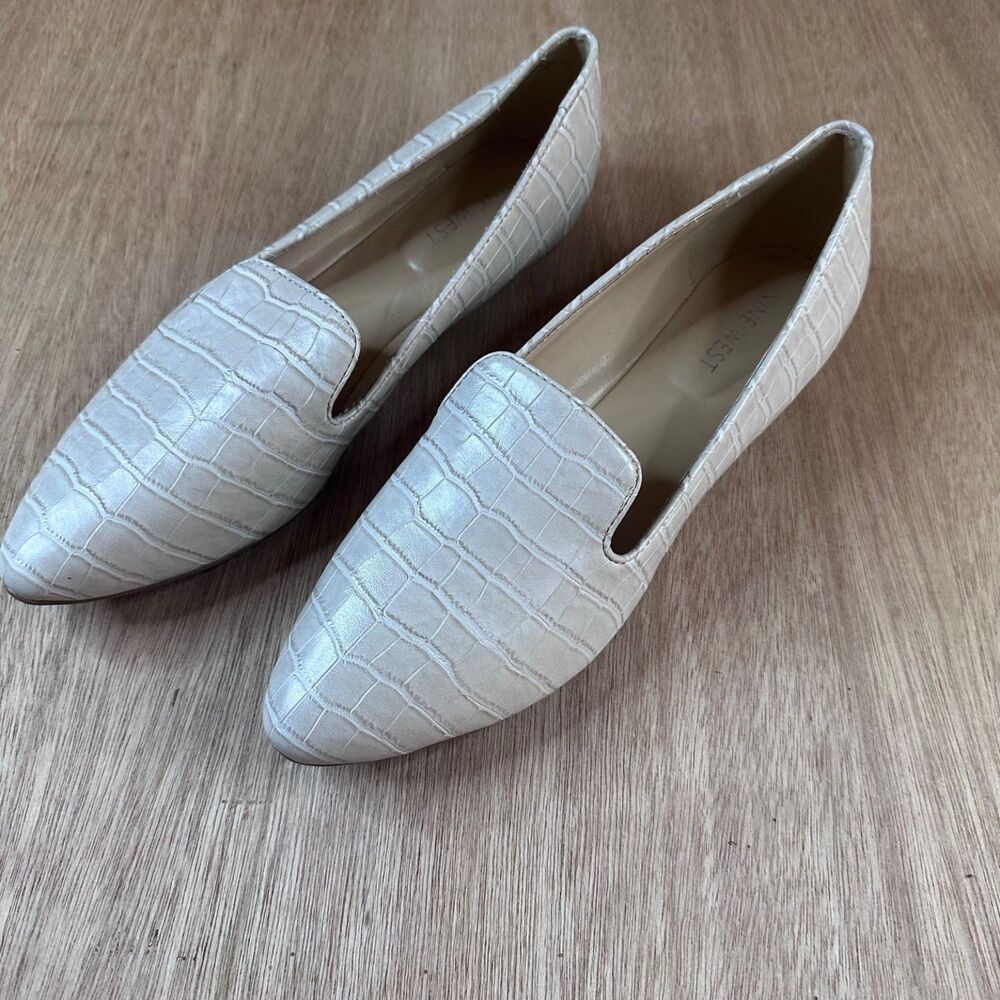Nine West Women's Croc Embossed Loafers Flats Cream Ivory Pointed Toe Size 8.5